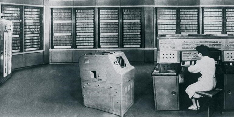 В какой стране был создан компьютер univac